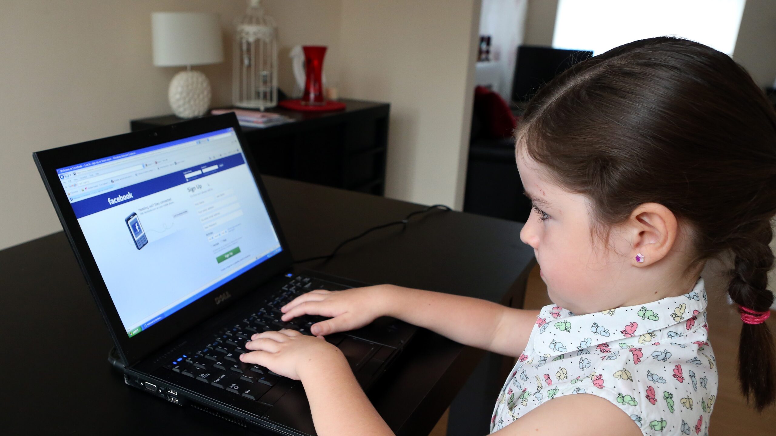 Little girls logs into Facebook