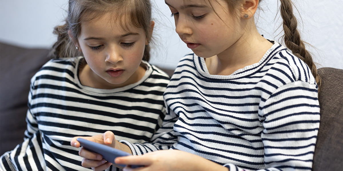 sisters use Likee while sitting on the couch at home