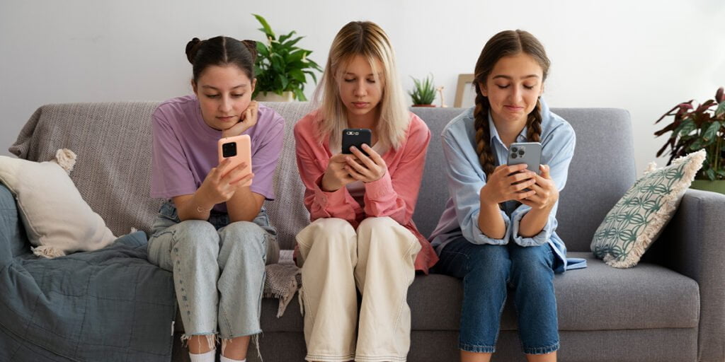 3 teenagers using social media