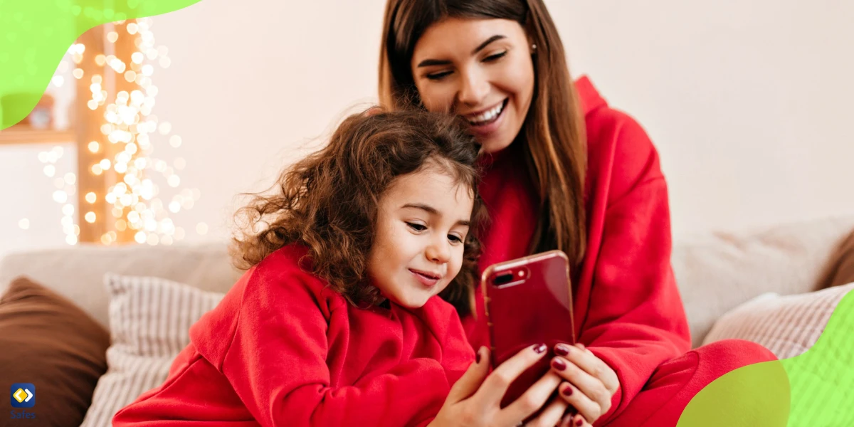 Mutter und Tochter, die auf das Telefon schauen