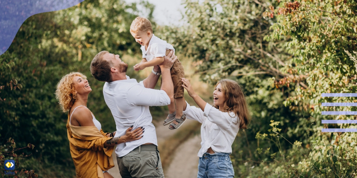 Eine vierköpfige Familie hat Spaß in der Umwelt